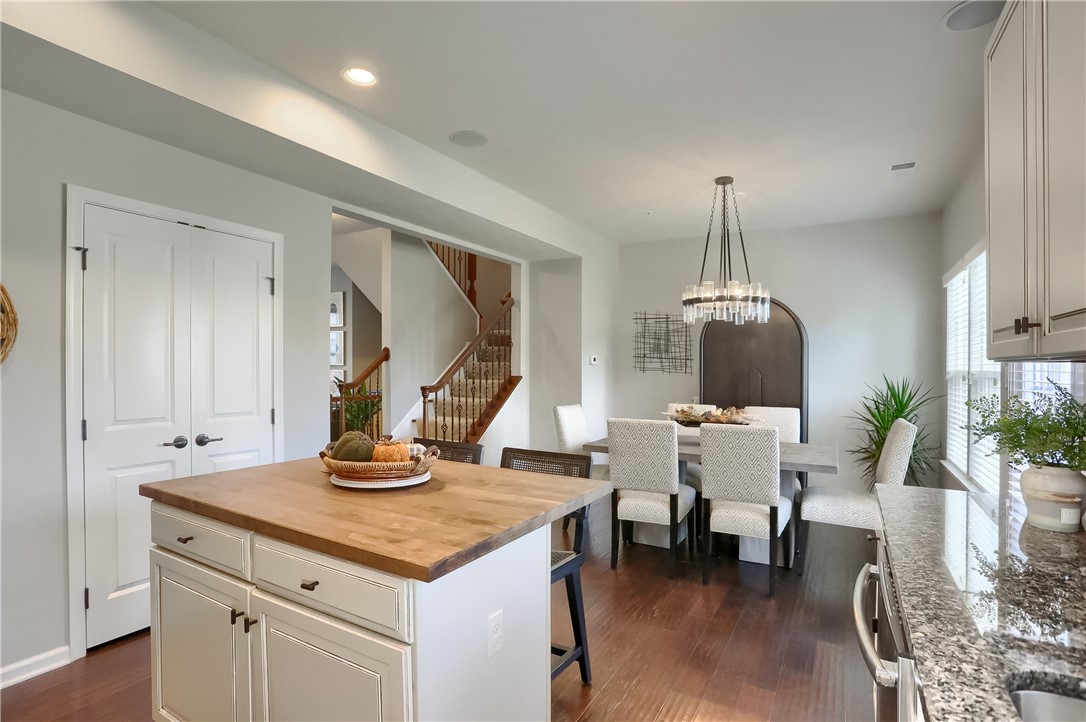 1204 Pointe View Dr