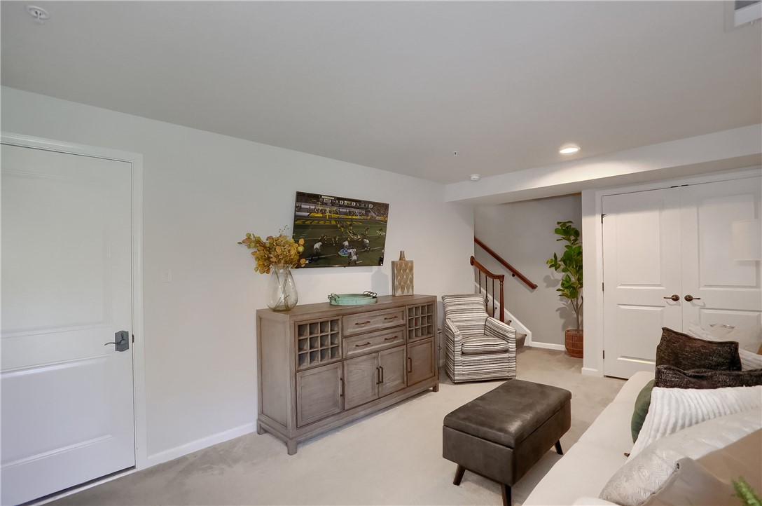 1204 Pointe View Dr