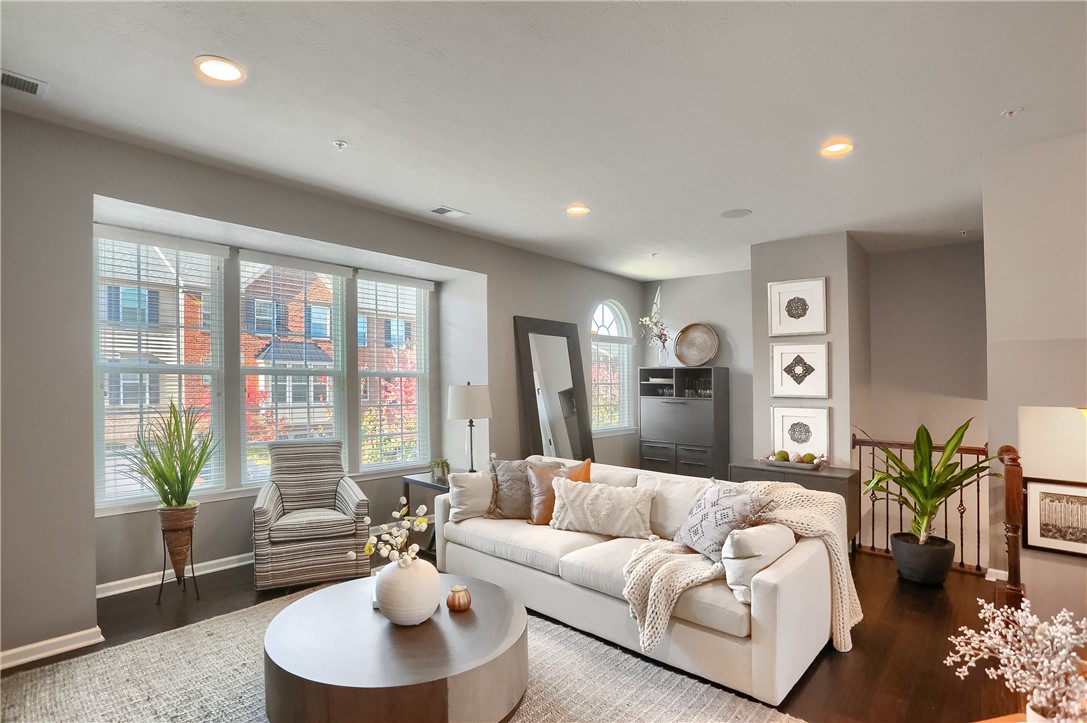 1204 Pointe View Dr