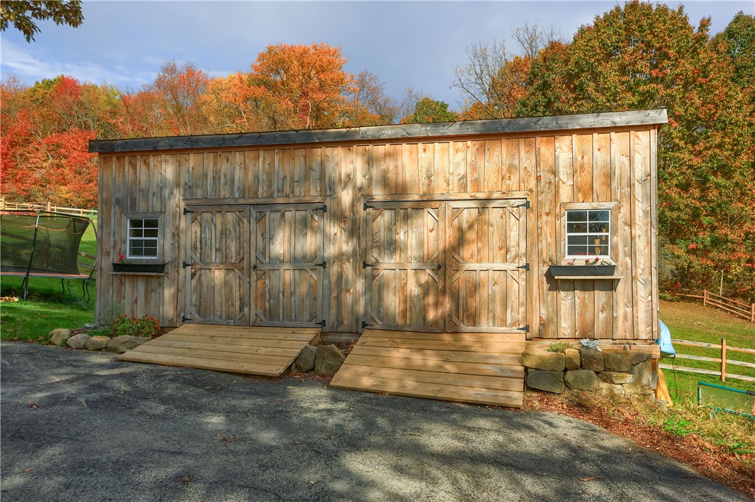 321 Robinwood Farm Ln