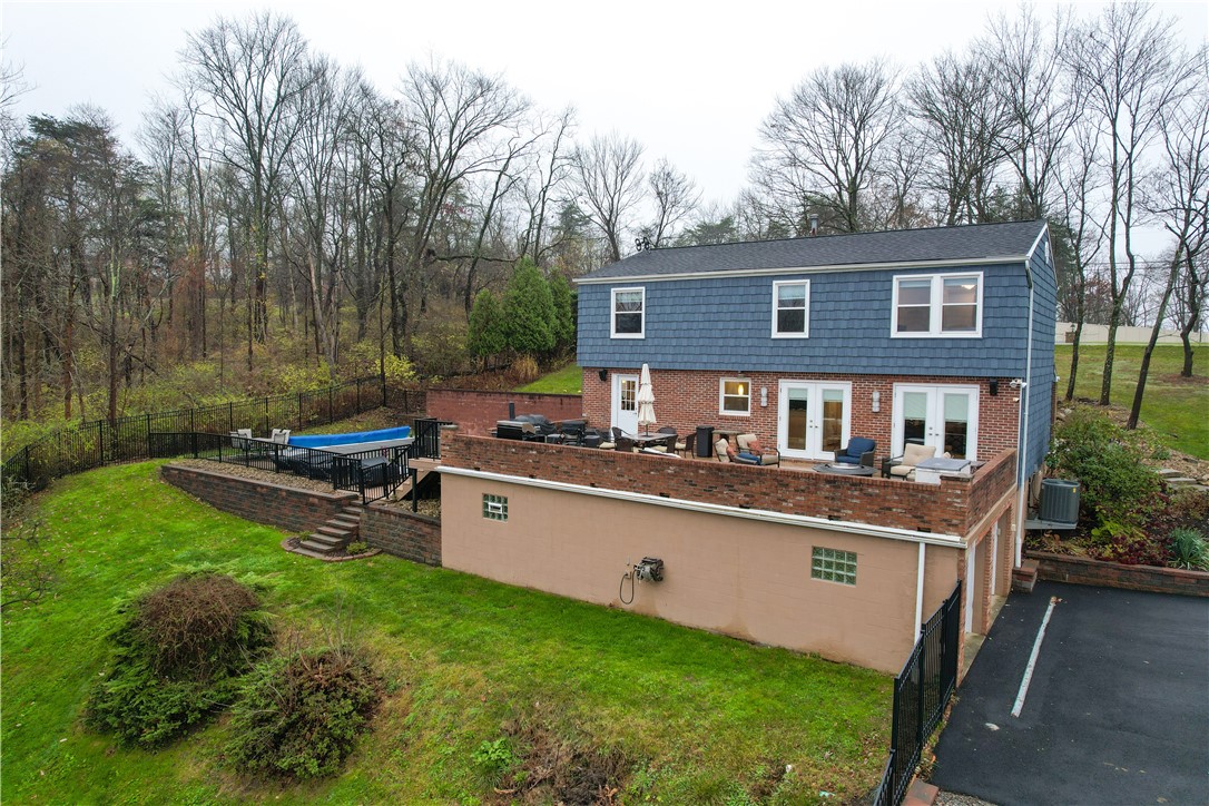 2386 Wharrey Dr