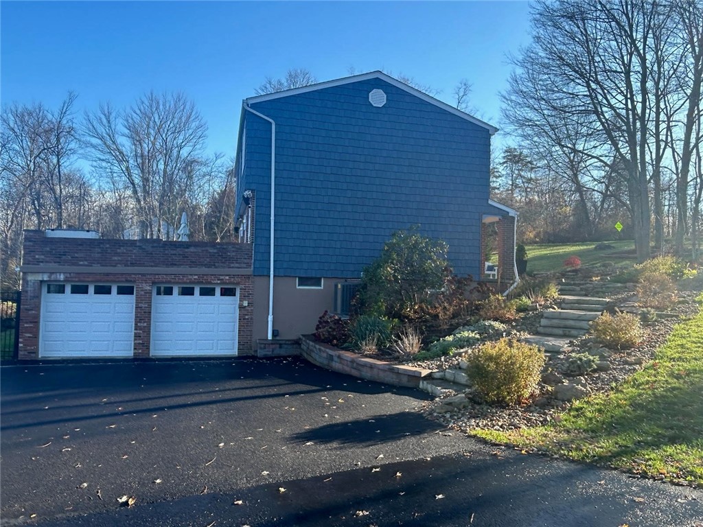 2386 Wharrey Dr