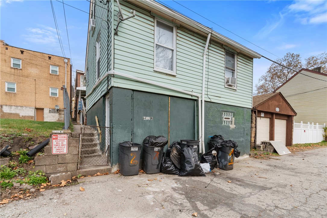 2410 Woodstock Ave