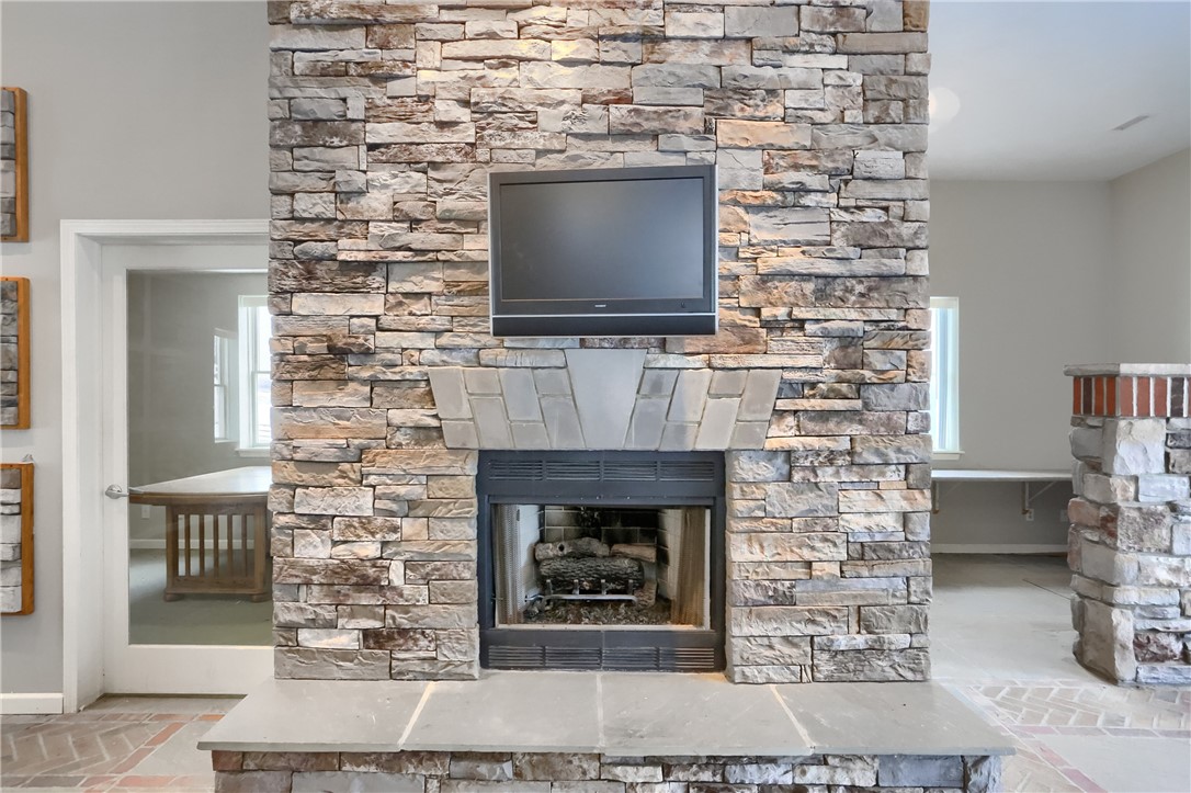 1640 Perry Hwy