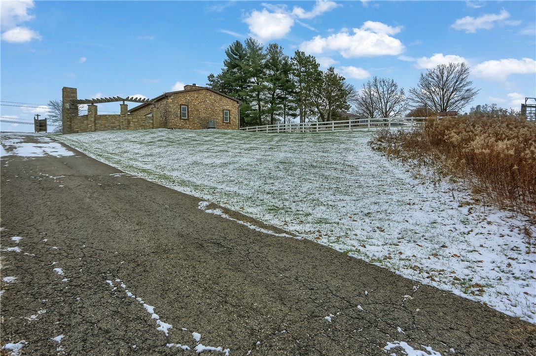 1640 Perry Hwy
