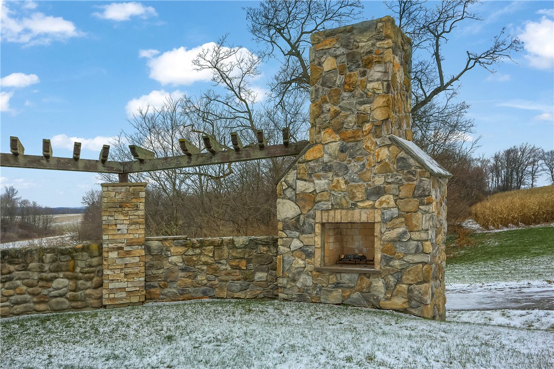 1640 Perry Hwy