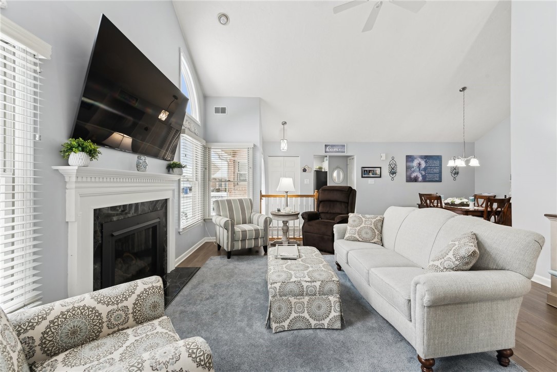 1203 Hunt Club