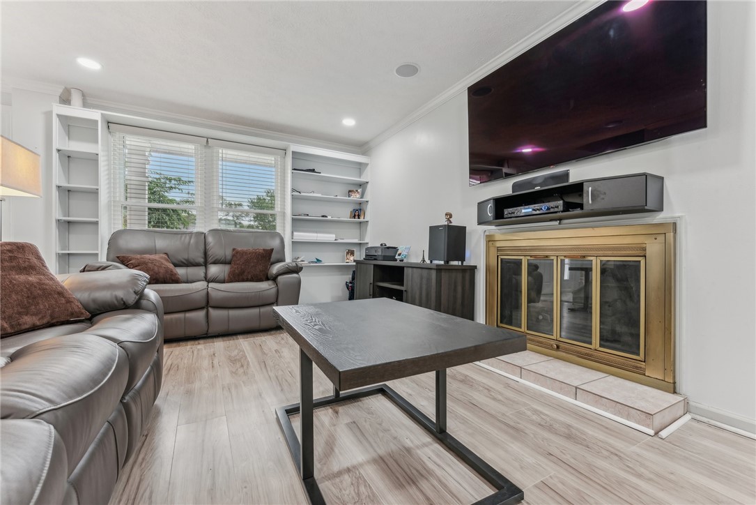 16 Holyoke Dr 1