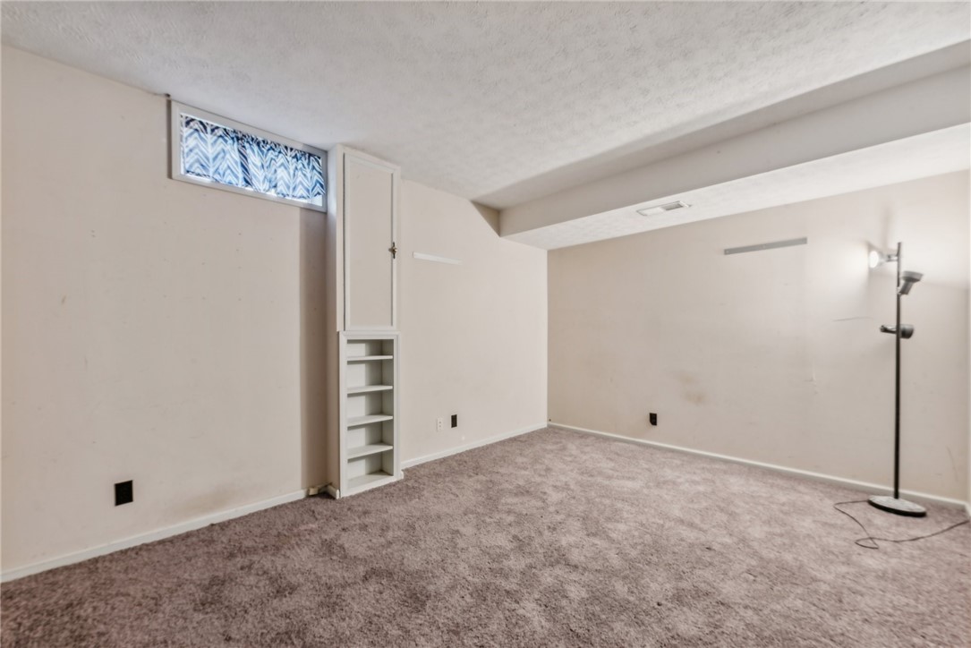 16 Holyoke Dr 1