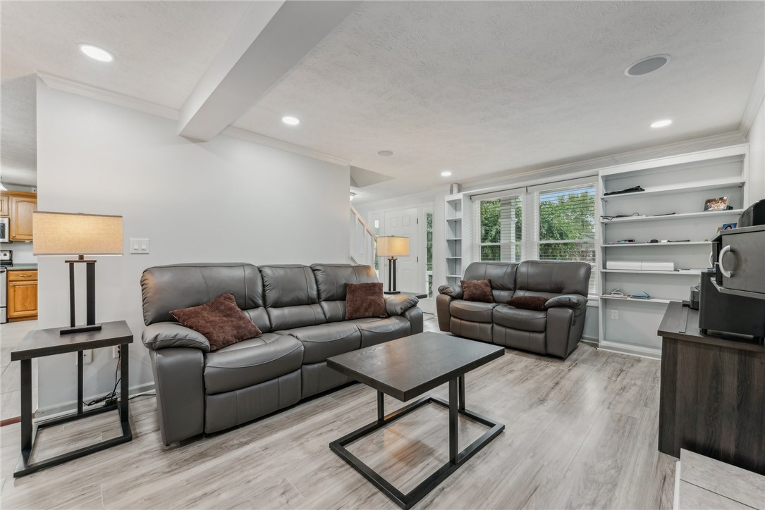 16 Holyoke Dr 1