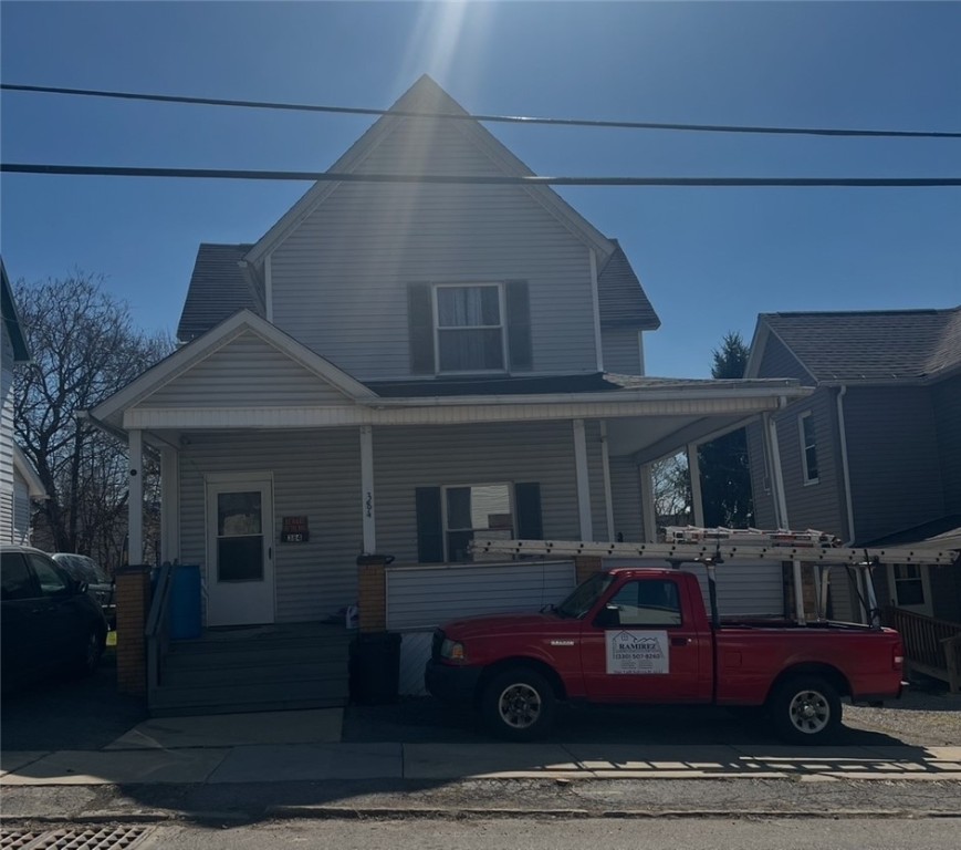 384 Meek St
