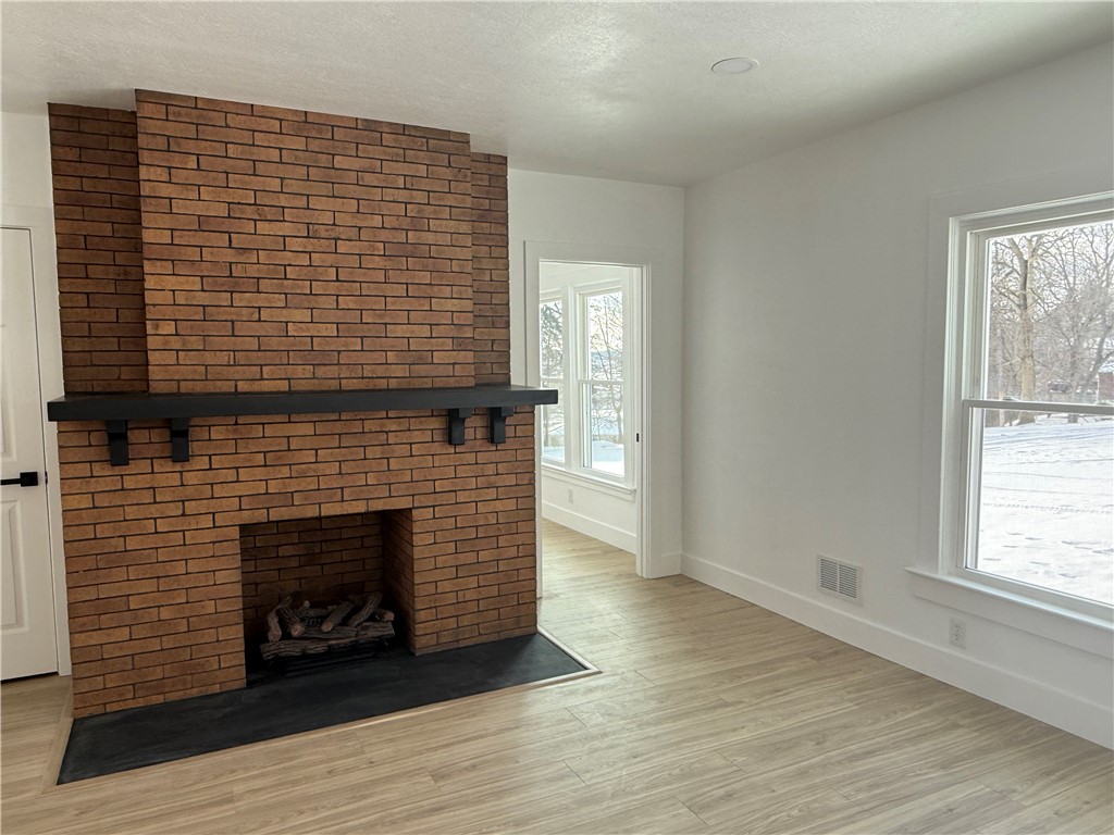 1427 N Main St