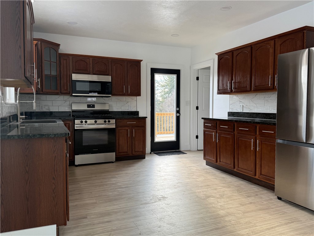 1427 N Main St