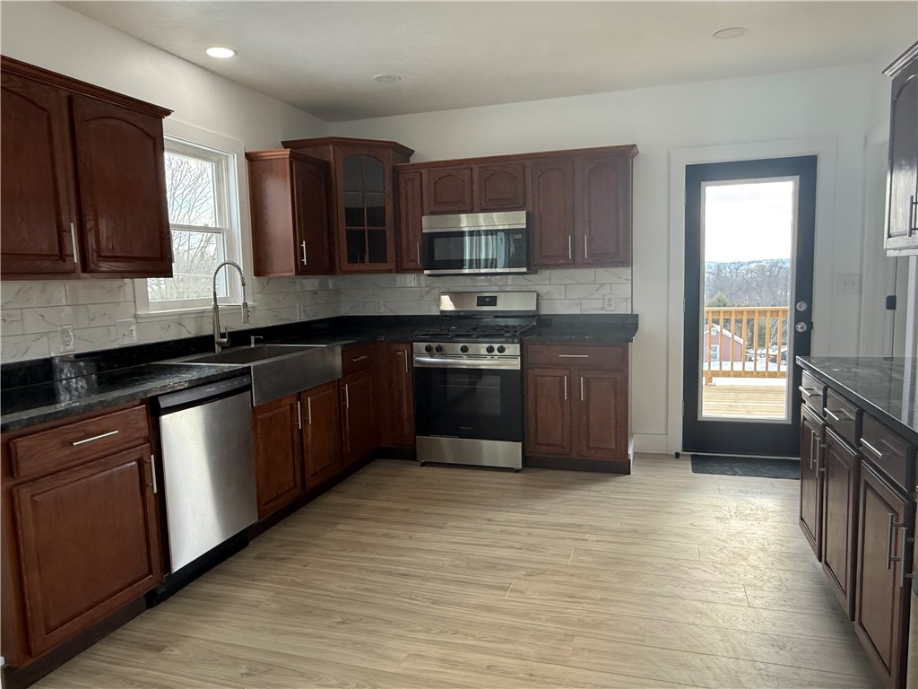 1427 N Main St
