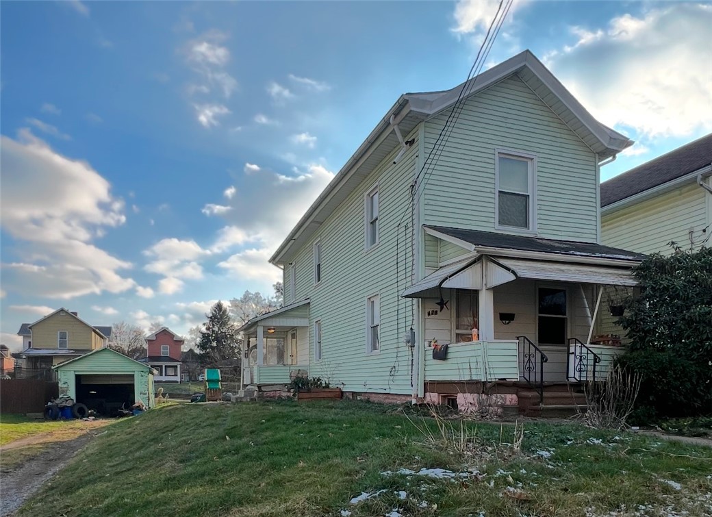 428 E Division St