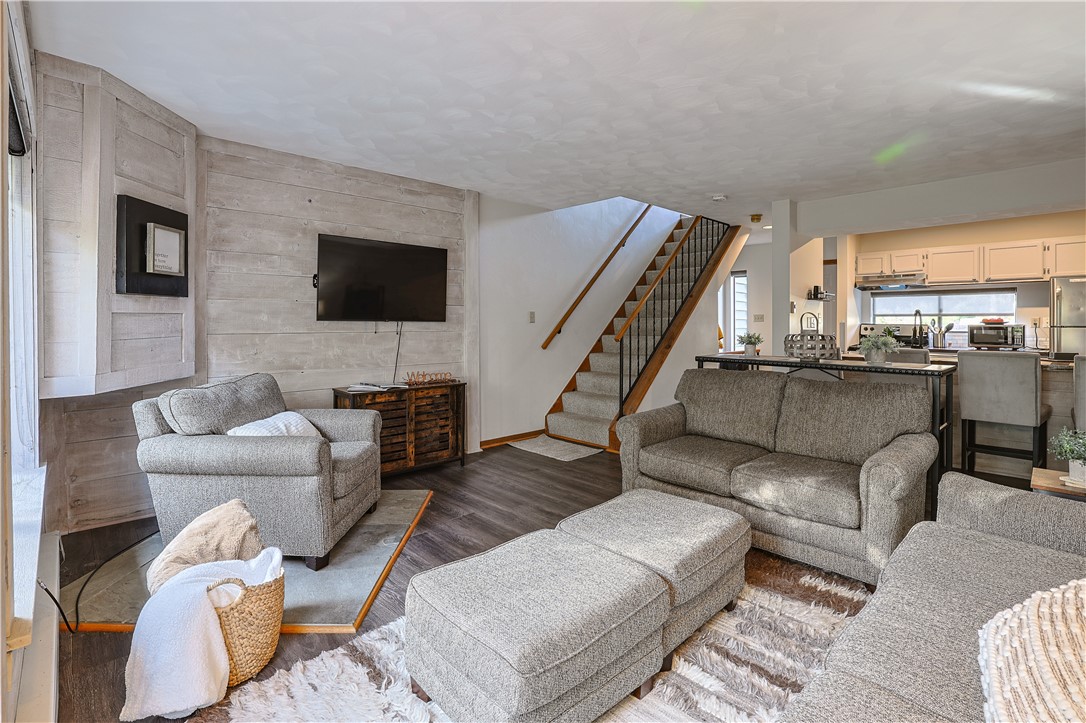 525 Kooser Cir