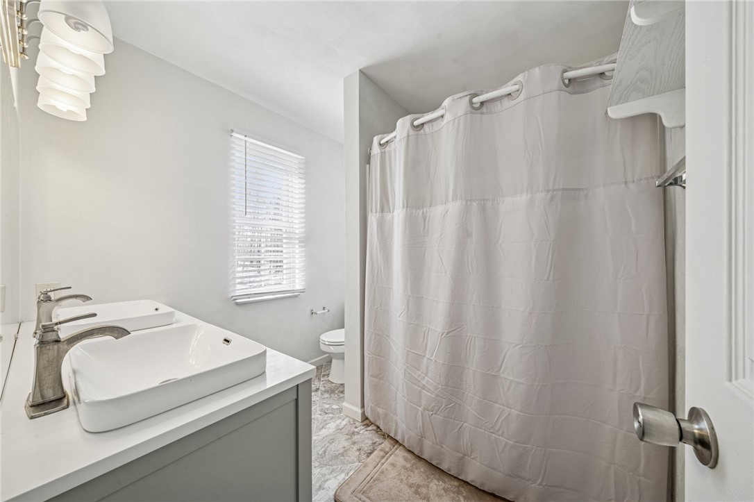 128 Barrington Rdg