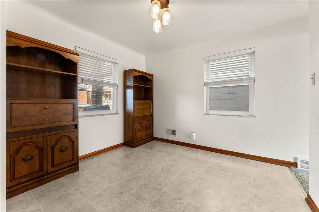 907 Lenz Ave