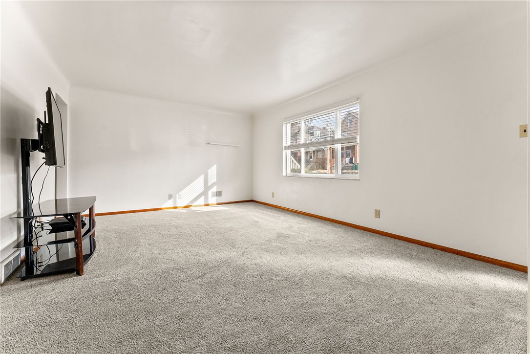 907 Lenz Ave