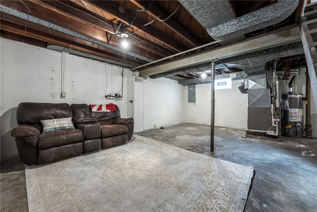 907 Lenz Ave