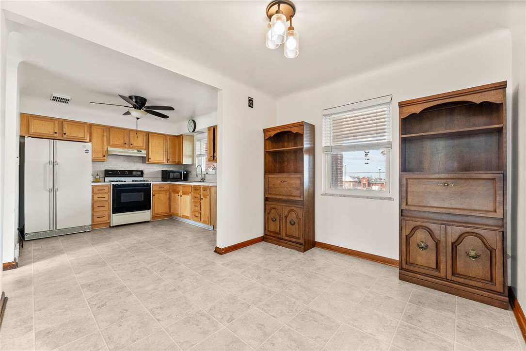 907 Lenz Ave