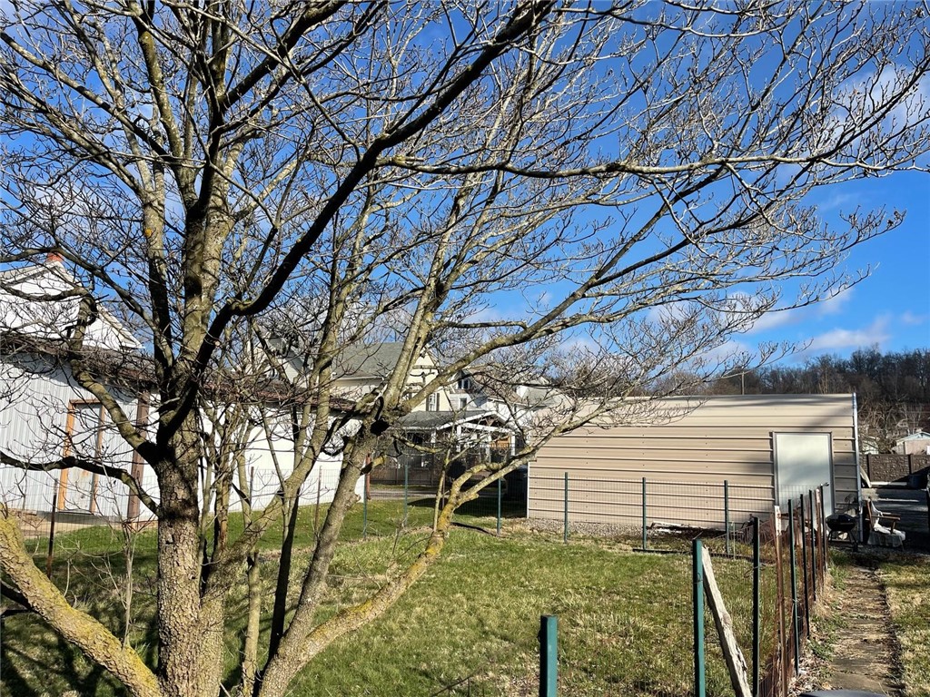 328 Line Ave