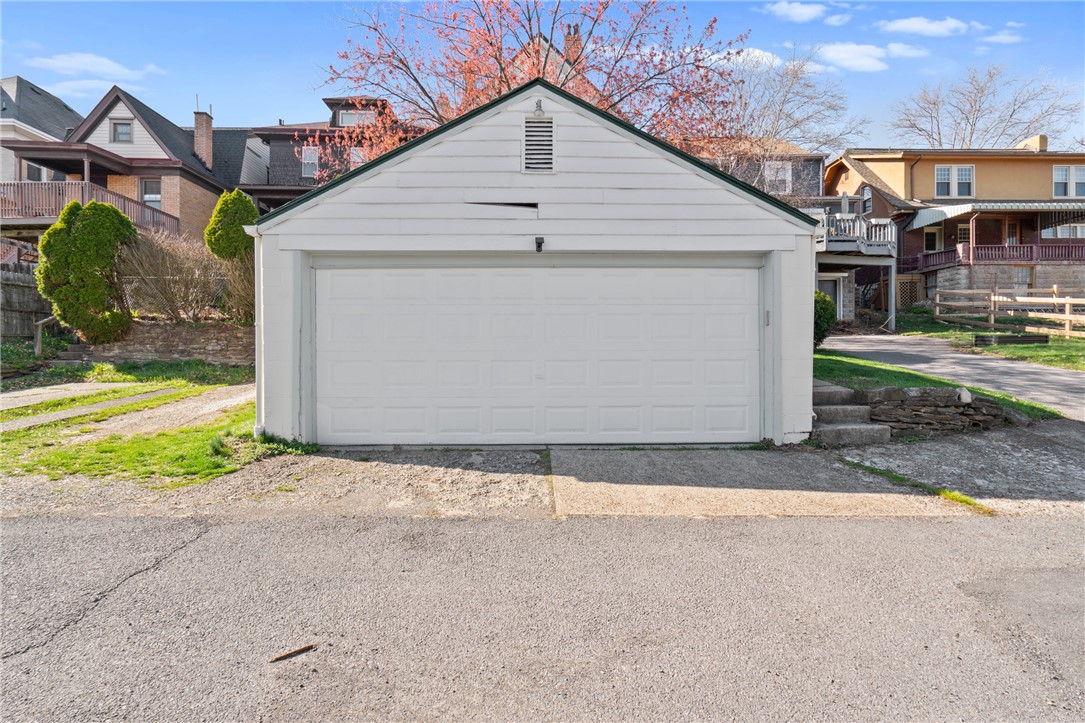 3225 Gaylord Ave