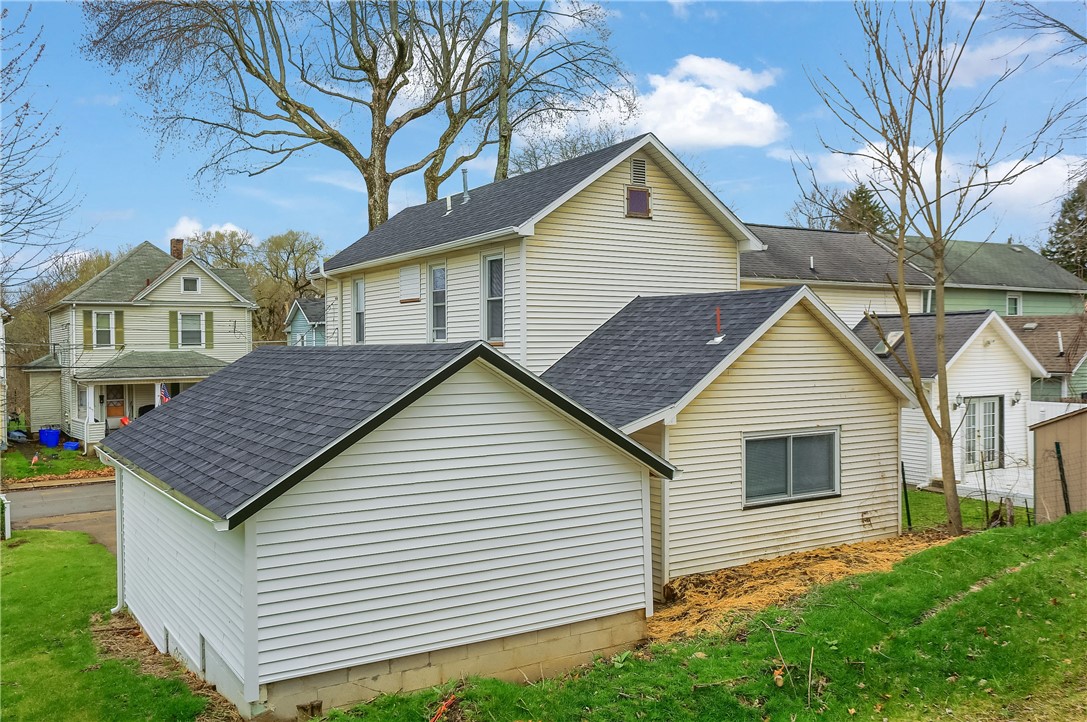 412 Martin St