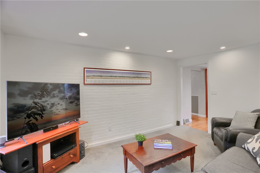 309 W Sutter