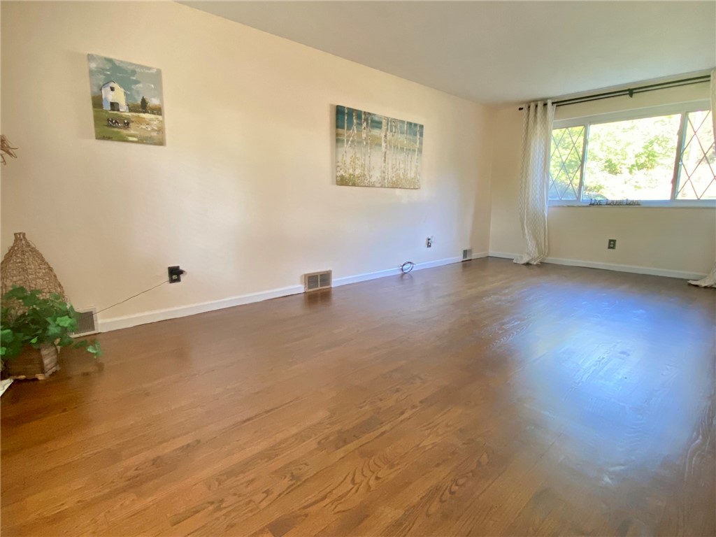 329 Gloria St