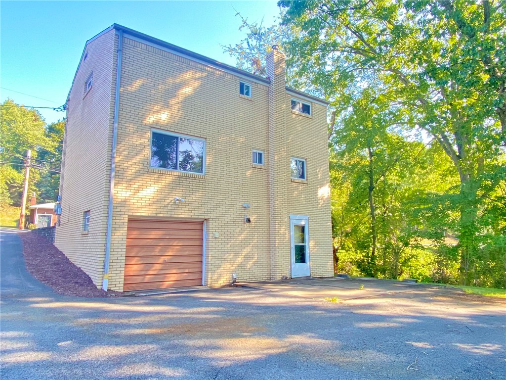 329 Gloria St