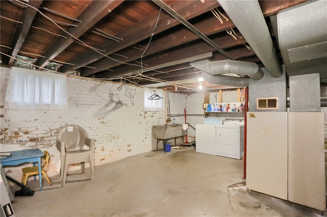 110 1st St
