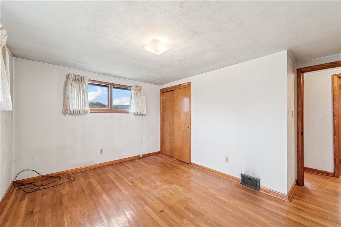 209 East End Road
