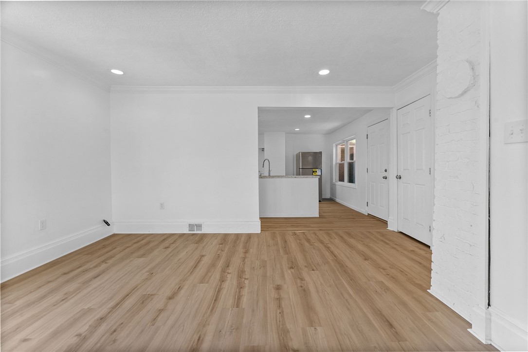 109 White St