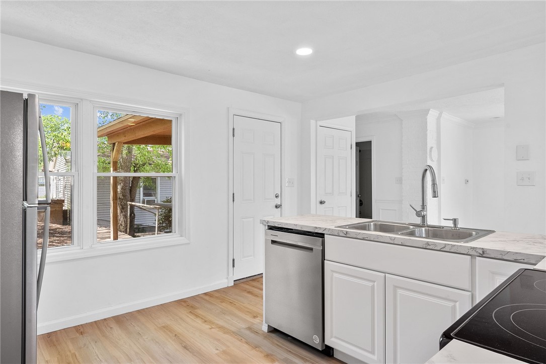 109 White St