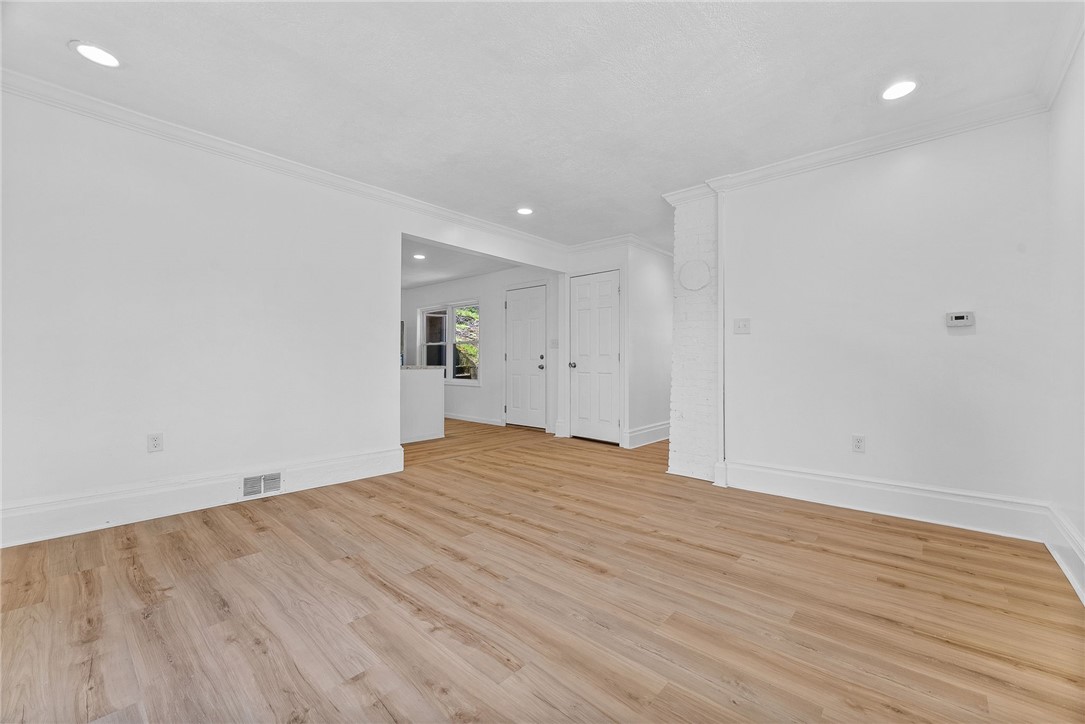 109 White St