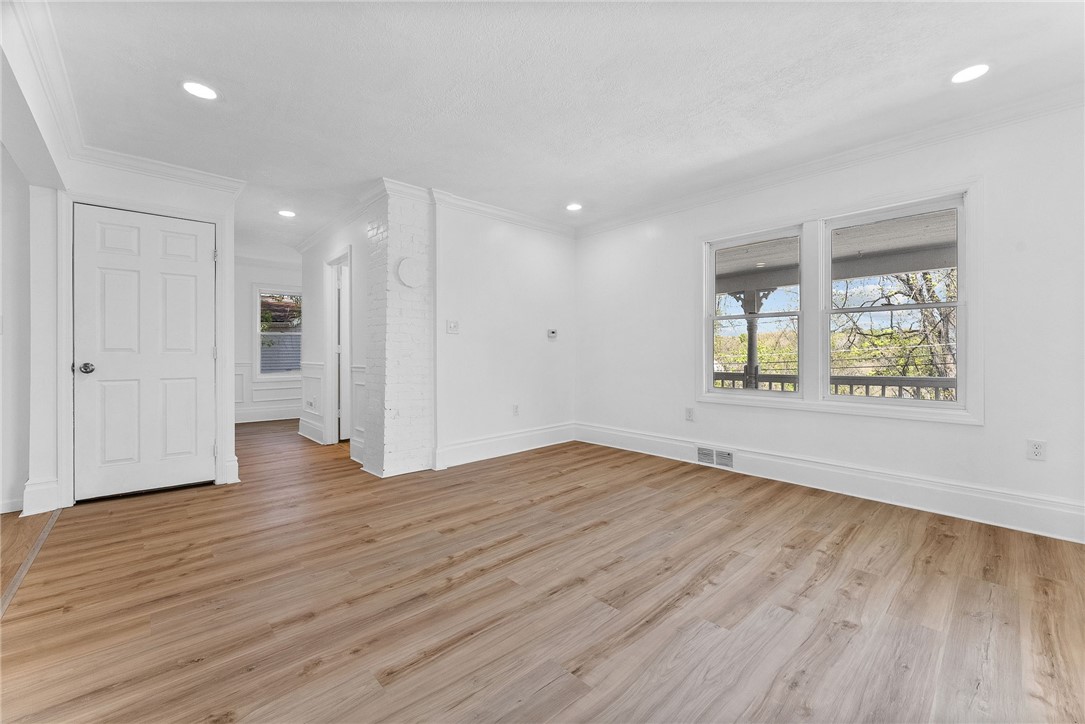 109 White St