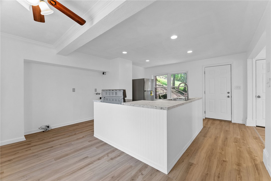109 White St