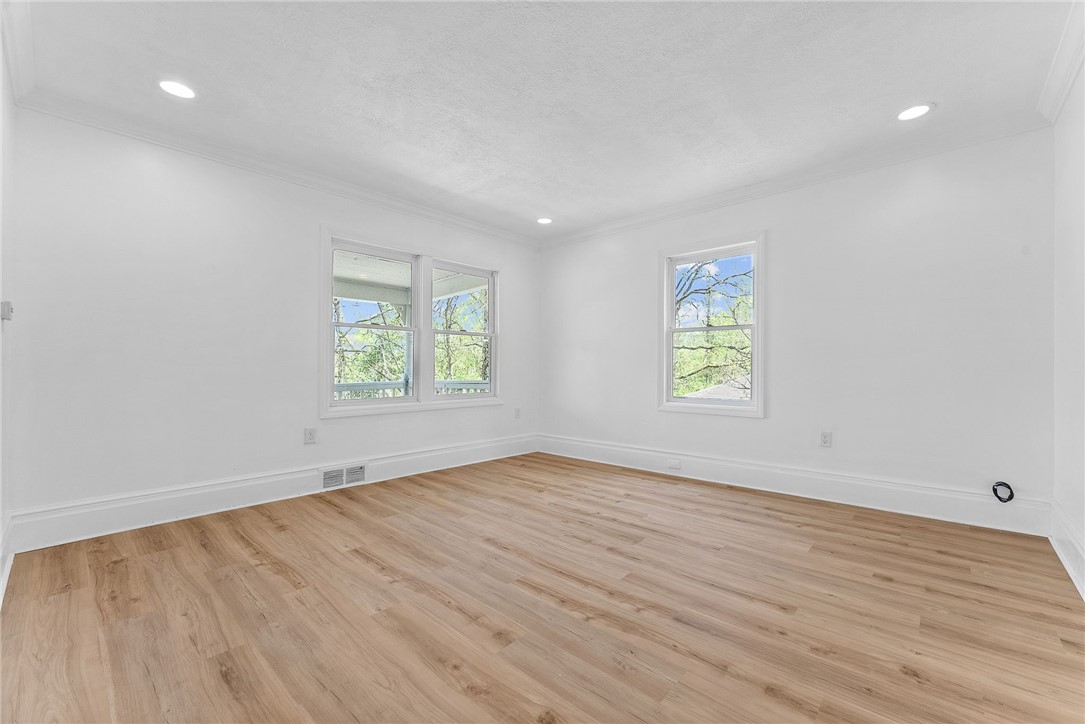 109 White St