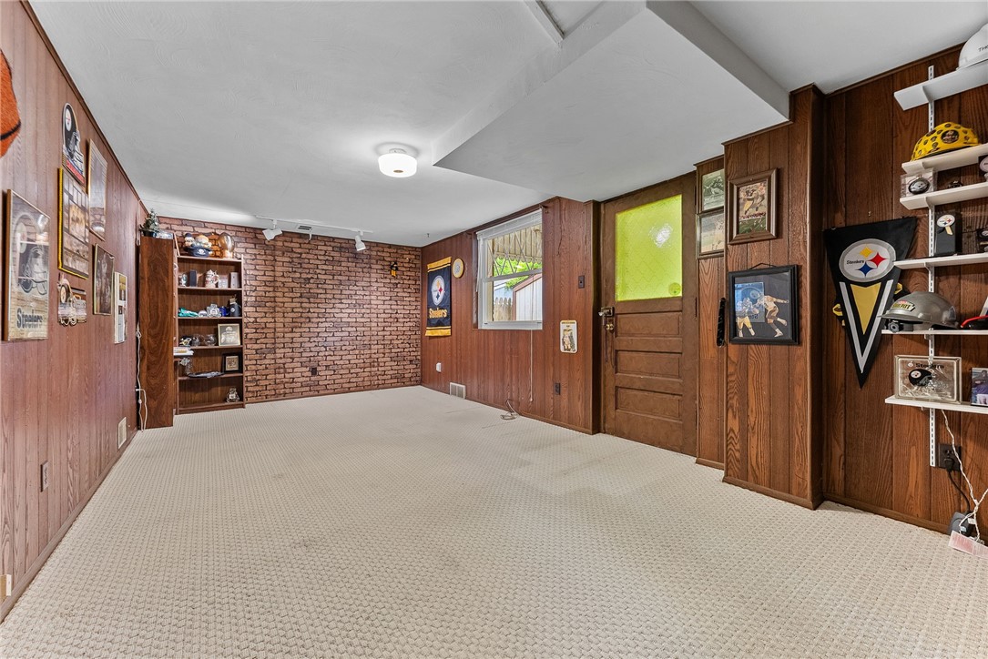 943 Rita Dr