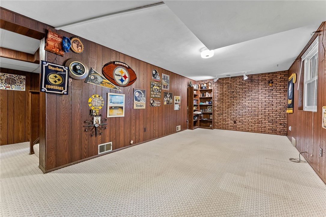 943 Rita Dr