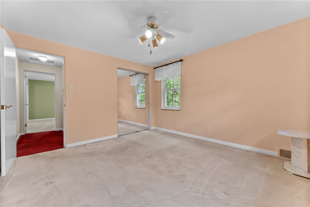 943 Rita Dr