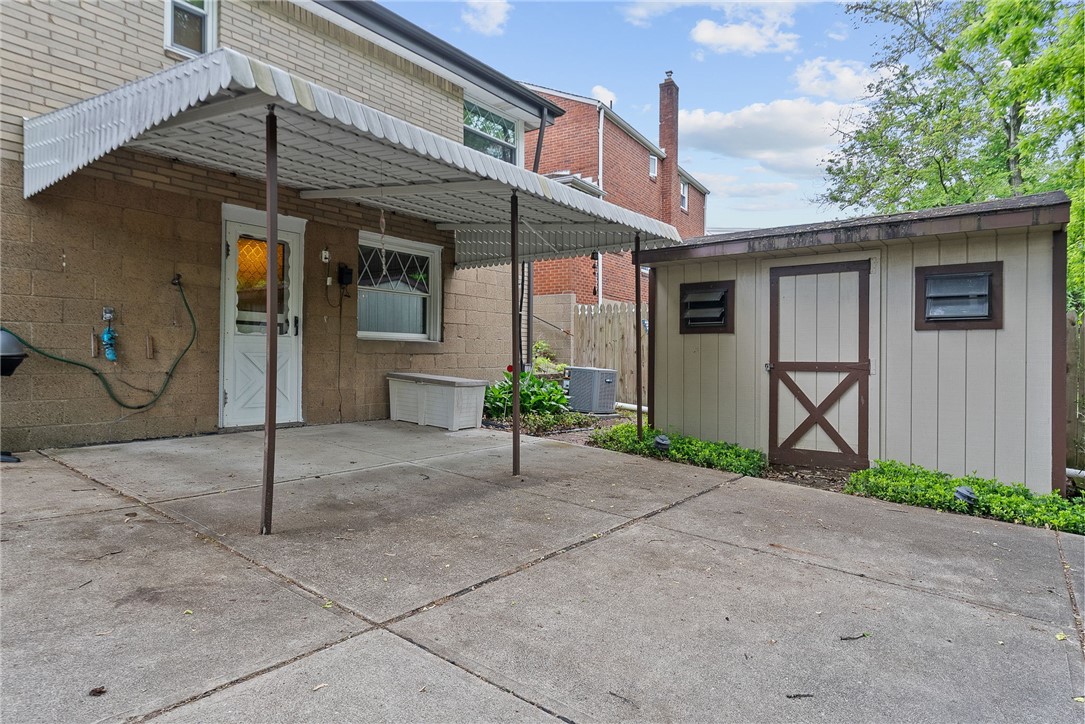 943 Rita Dr