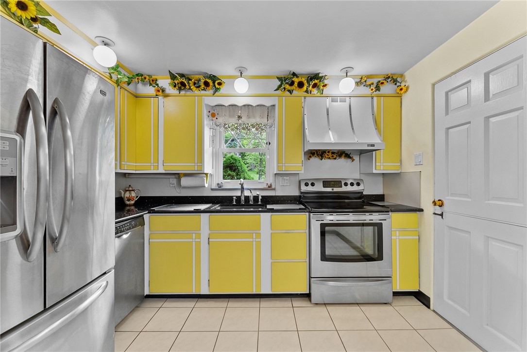 943 Rita Dr