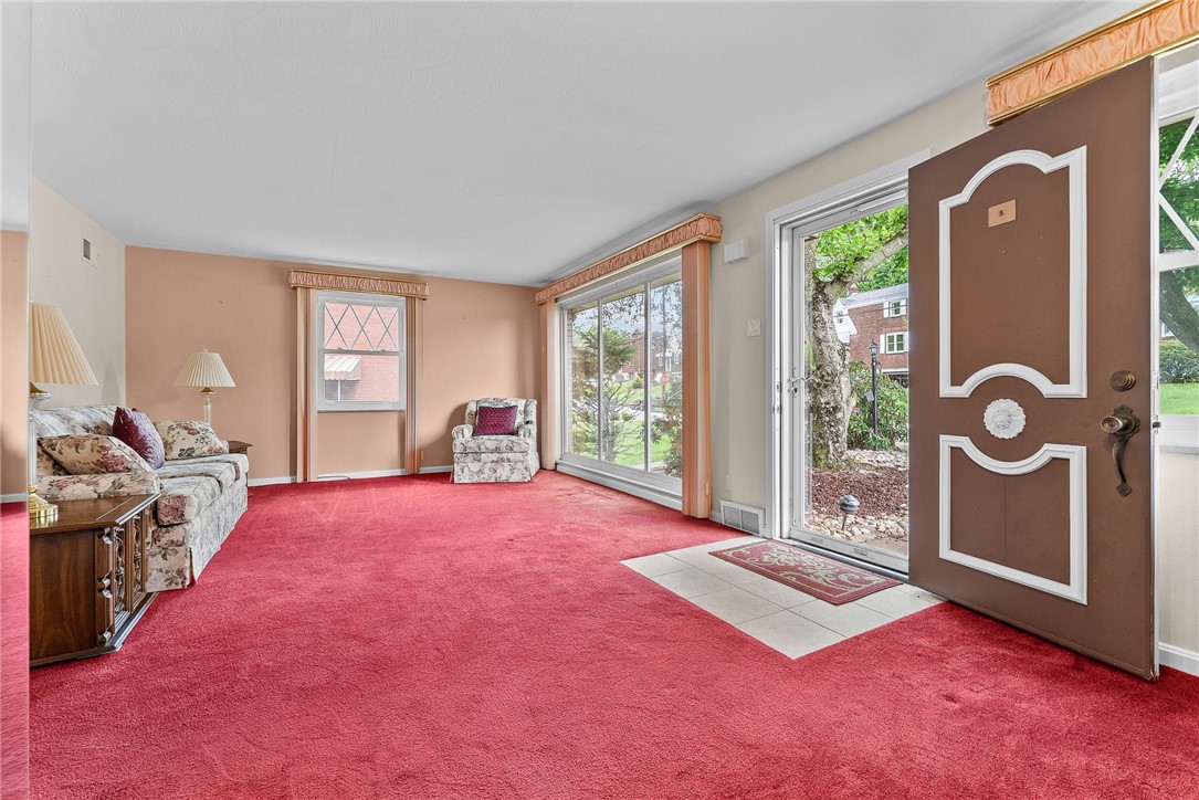943 Rita Dr