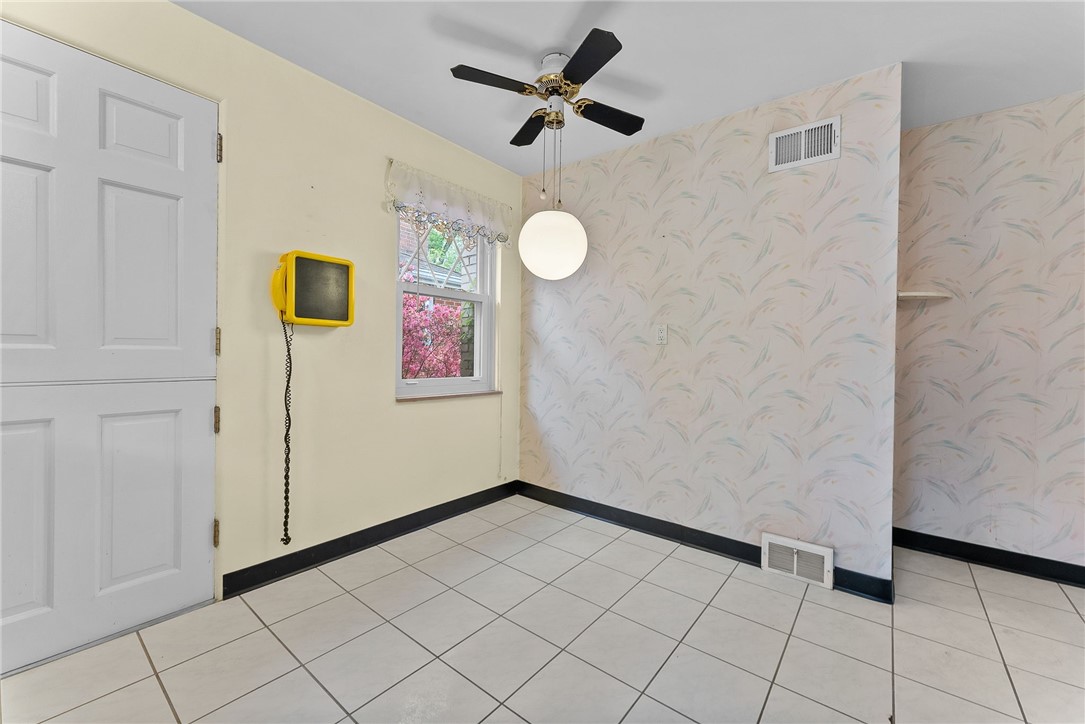 943 Rita Dr