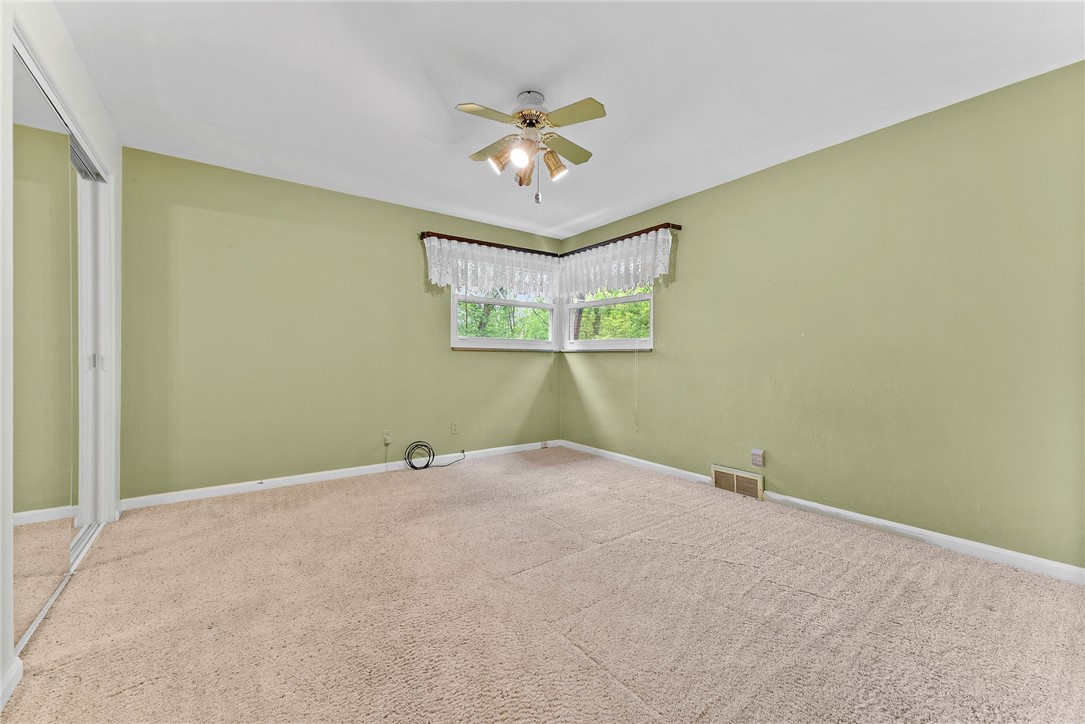 943 Rita Dr