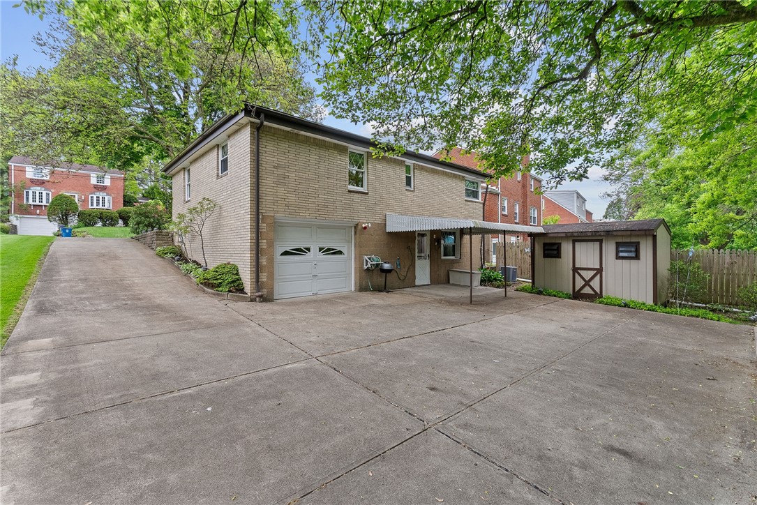 943 Rita Dr