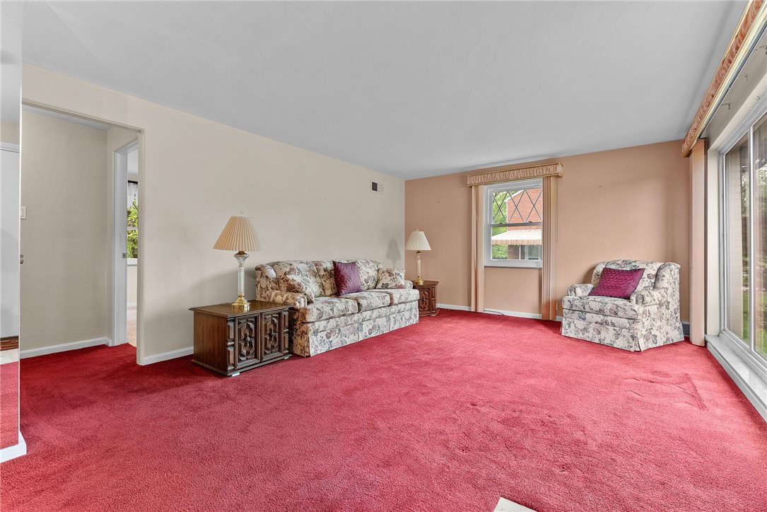 943 Rita Dr