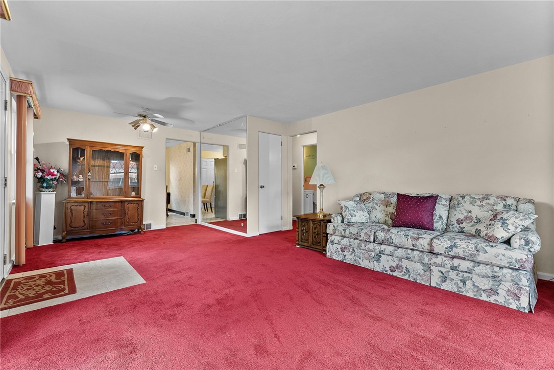 943 Rita Dr